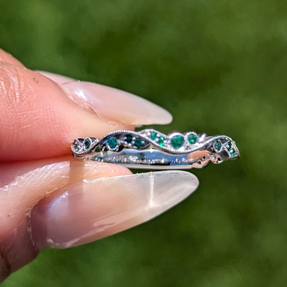 14K White Gold Emerald Floral Milgrain Vintage Style Band Ring